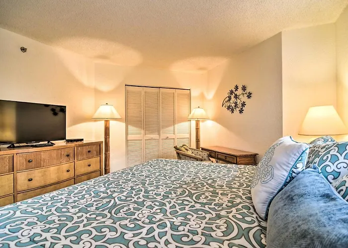 Pool Access & Views: Indian Shores Ferienhaus