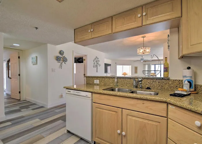 Pool Access & Views: Indian Shores Ferienhaus Clearwater Beach