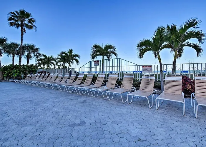 Pool Access & Views: Indian Shores Ferienhaus *